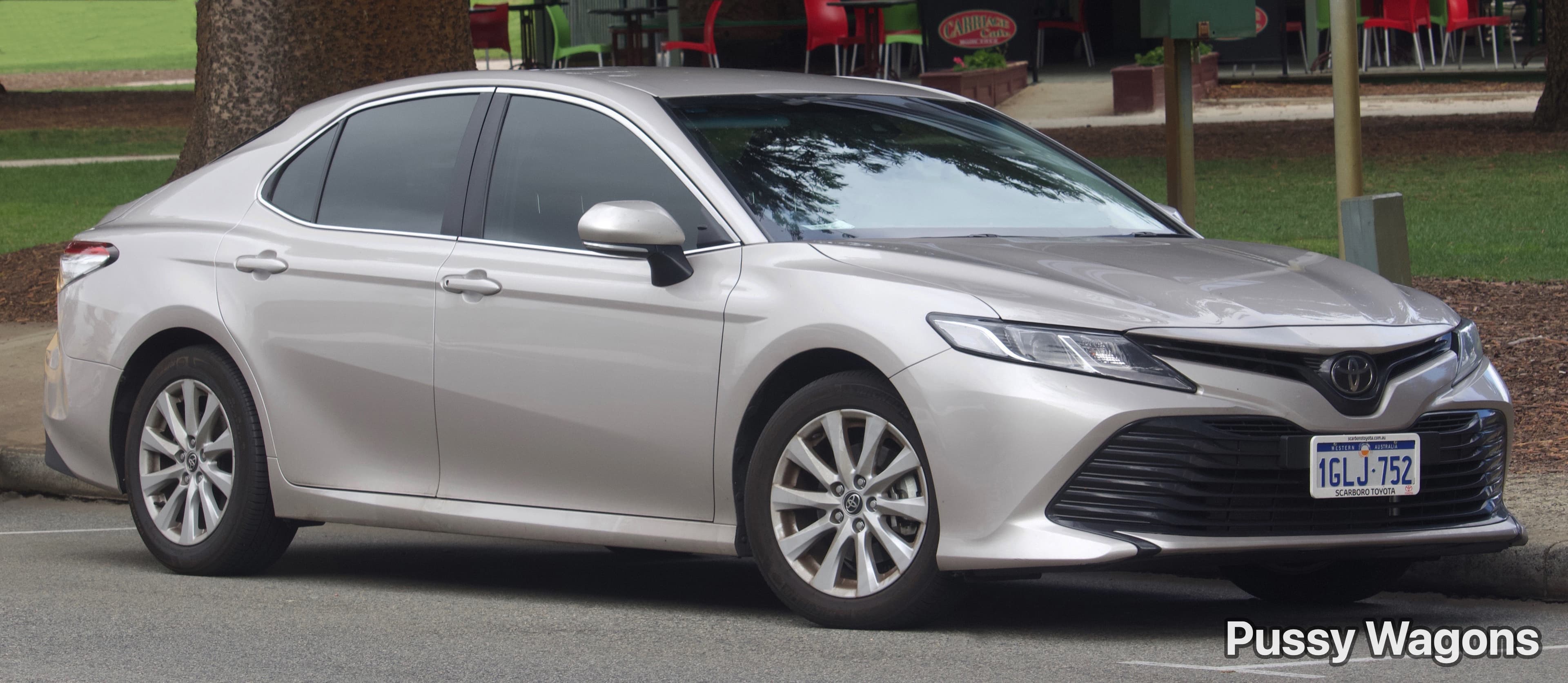 2020 Toyota Camry — photo 1